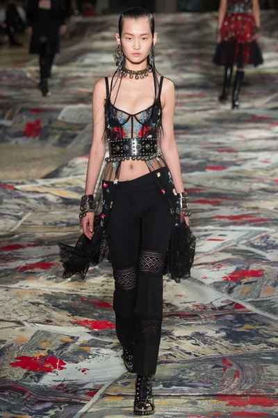 Look 30